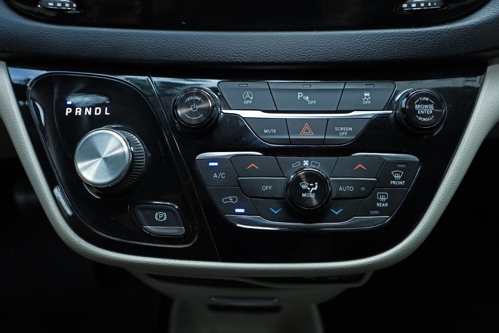 2019 Chrysler Pacifica Touring Plus photo 41