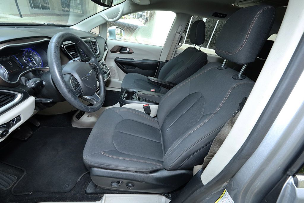 2019 Chrysler Pacifica Touring Plus photo 5