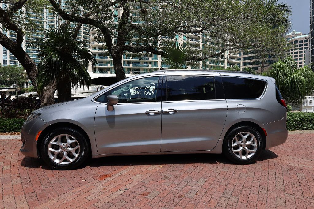 2019 Chrysler Pacifica Touring Plus photo 54