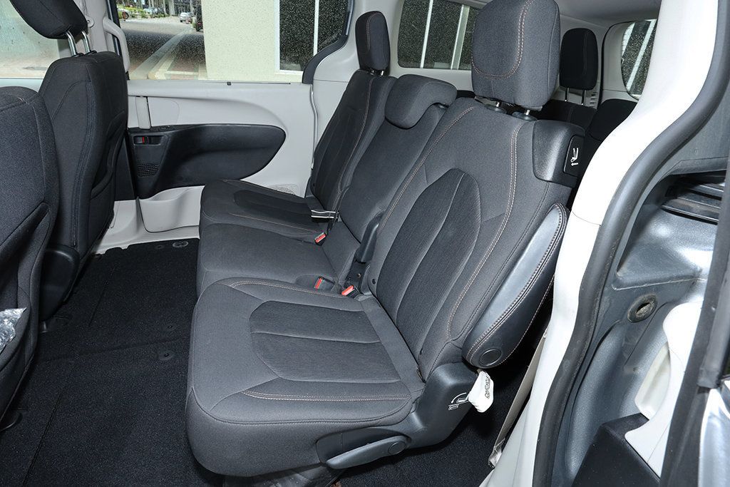 2019 Chrysler Pacifica Touring Plus photo 6
