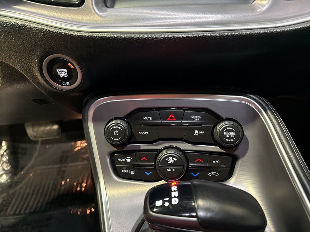 2019 Dodge Challenger SXT AWD - 23029587 - 17