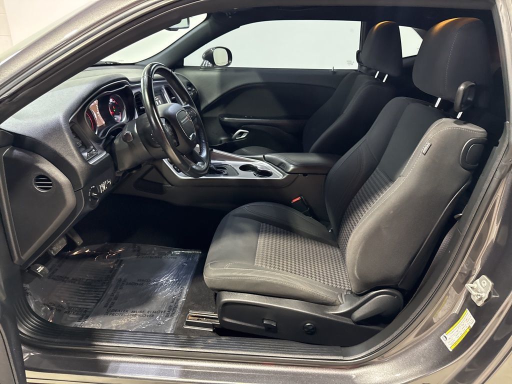 2019 Dodge Challenger SXT AWD - 23029587 - 19