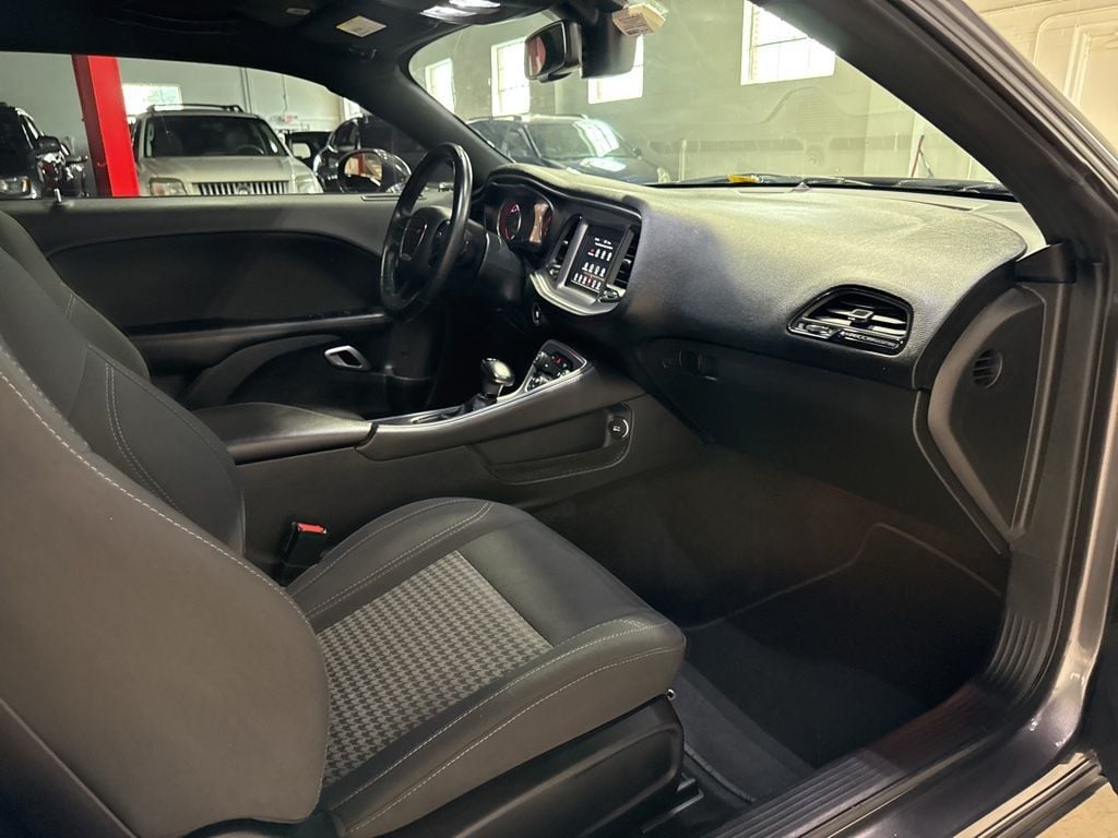 2019 Dodge Challenger SXT AWD - 23029587 - 27
