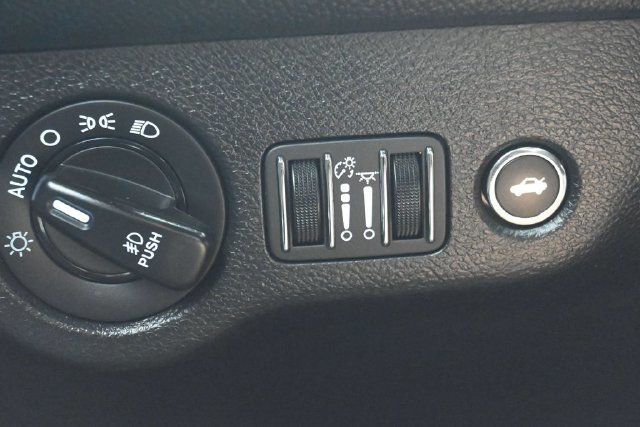 2019 Dodge Challenger SXT AWD - 23067975 - 22