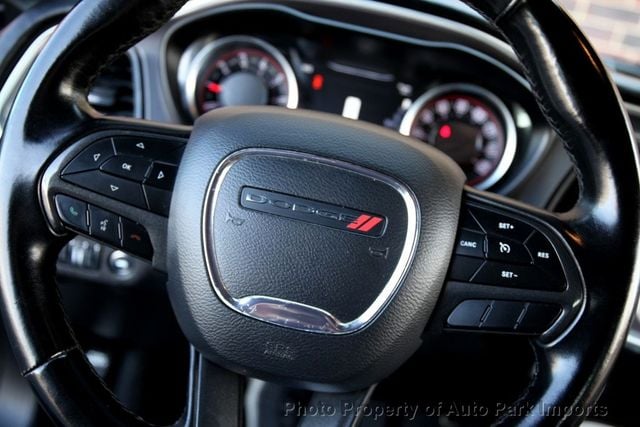 2019 Dodge Challenger SXT RWD - 22955322 - 32