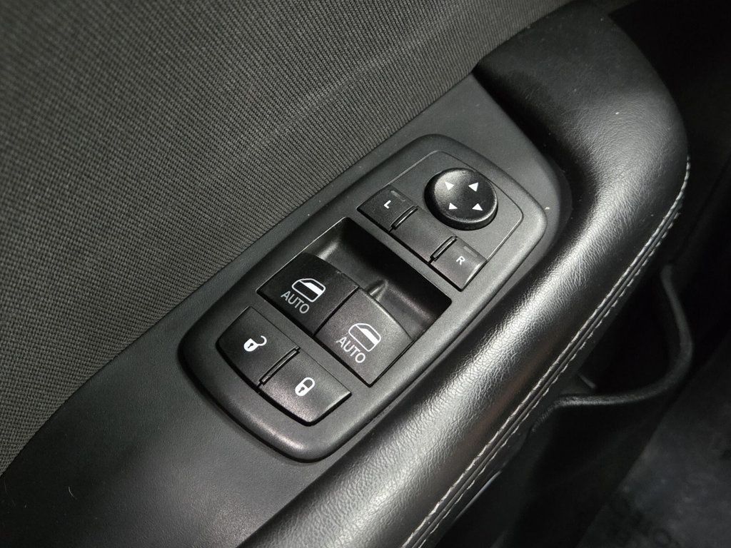 2019 Dodge Challenger SXT RWD - 22913307 - 18