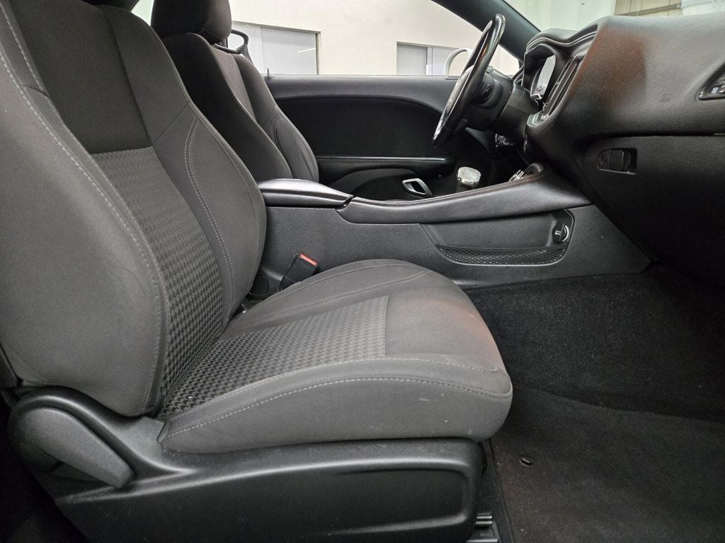 2019 Dodge Challenger SXT RWD - 22904278 - 9