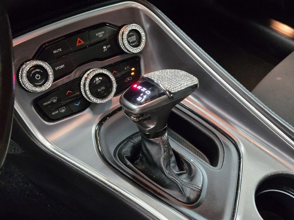 2019 Dodge Challenger SXT RWD - 22904278 - 16