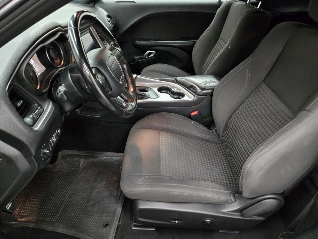 2019 Dodge Challenger SXT RWD - 22904278 - 6