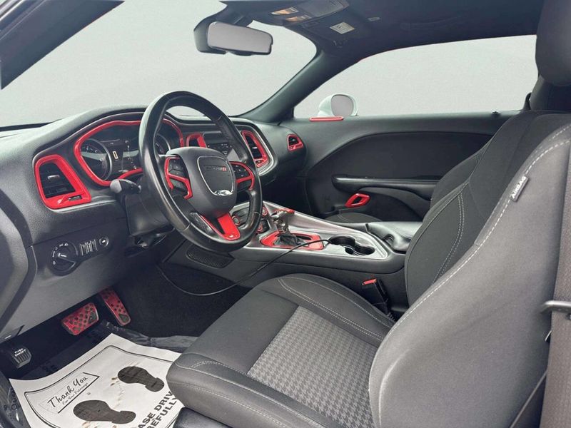 2019 Dodge Challenger SXT RWD - 23020843 - 10