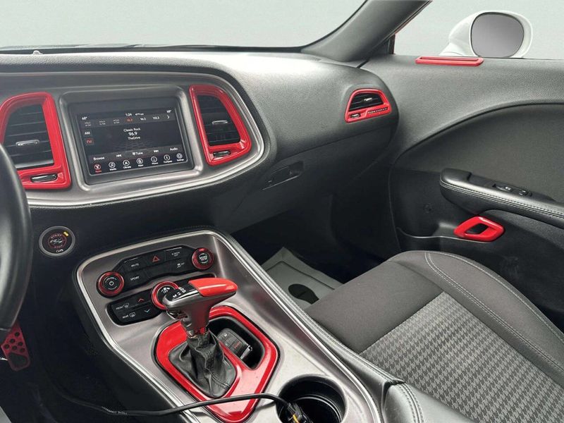 2019 Dodge Challenger SXT RWD - 23020843 - 28