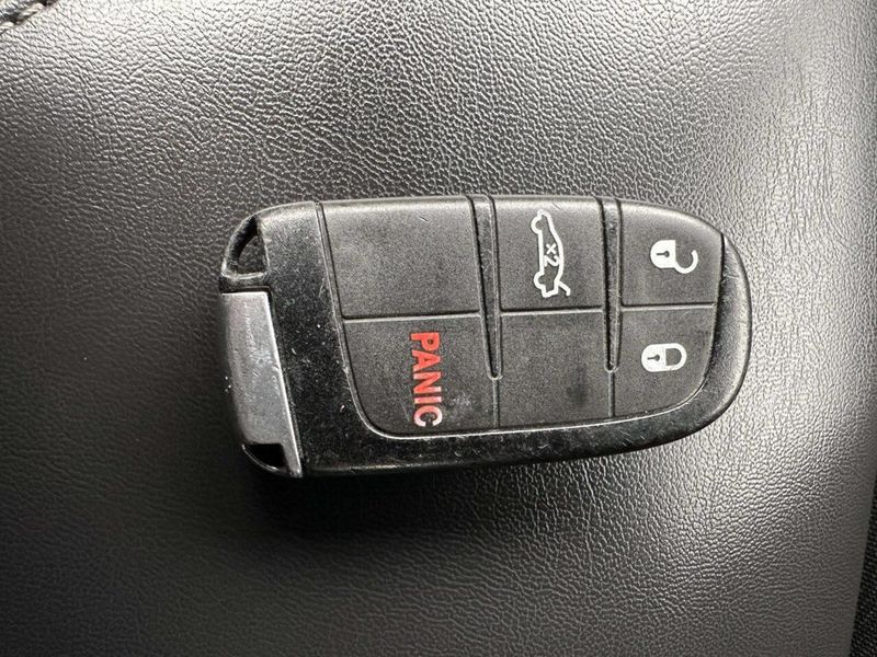 2019 Dodge Challenger SXT RWD - 23020843 - 32