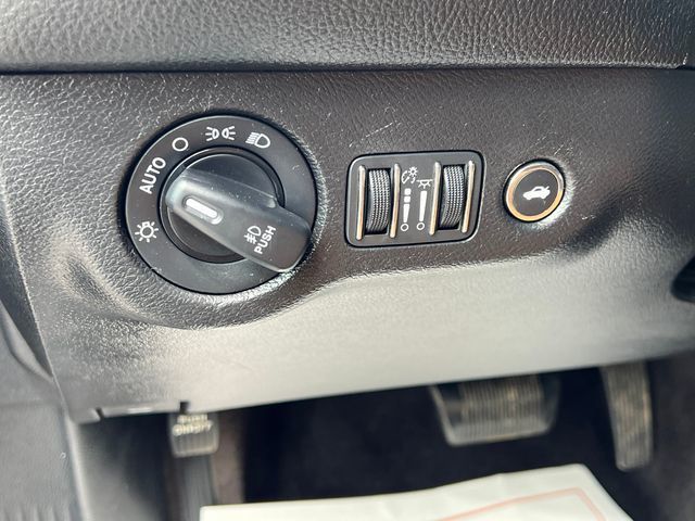2019 Dodge Challenger SXT RWD - 23048628 - 16