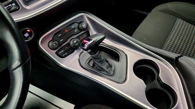 2019 Dodge Challenger SXT RWD w/ Blacktop Package - 23001283 - 13