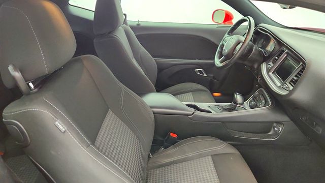 2019 Dodge Challenger SXT RWD w/ Blacktop Package - 23001283 - 20