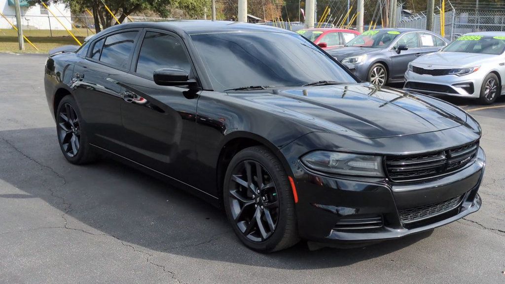 2019 Dodge Charger SXT photo 2