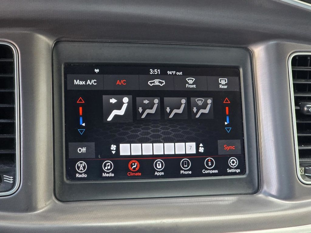 2019 Dodge Charger SXT photo 13