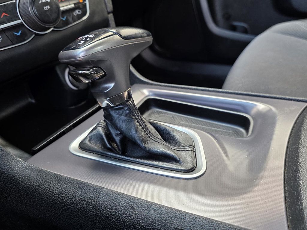 2019 Dodge Charger SXT photo 19