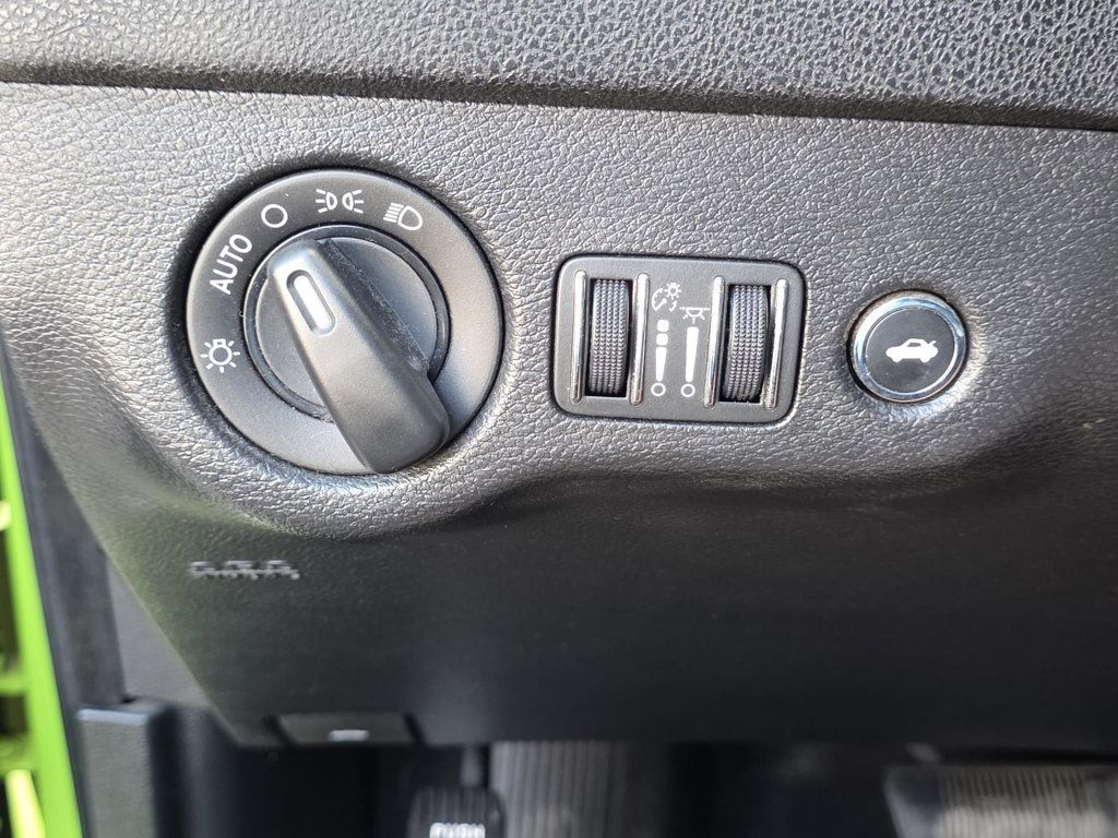 2019 Dodge Charger SXT photo 20