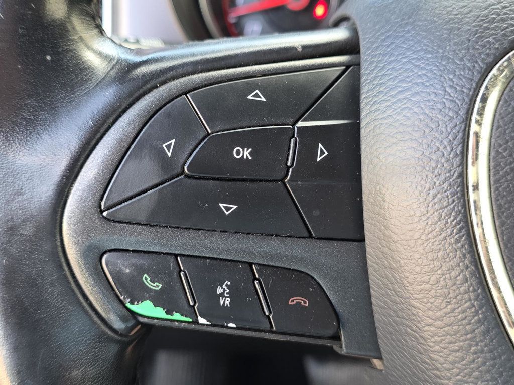 2019 Dodge Charger SXT photo 21
