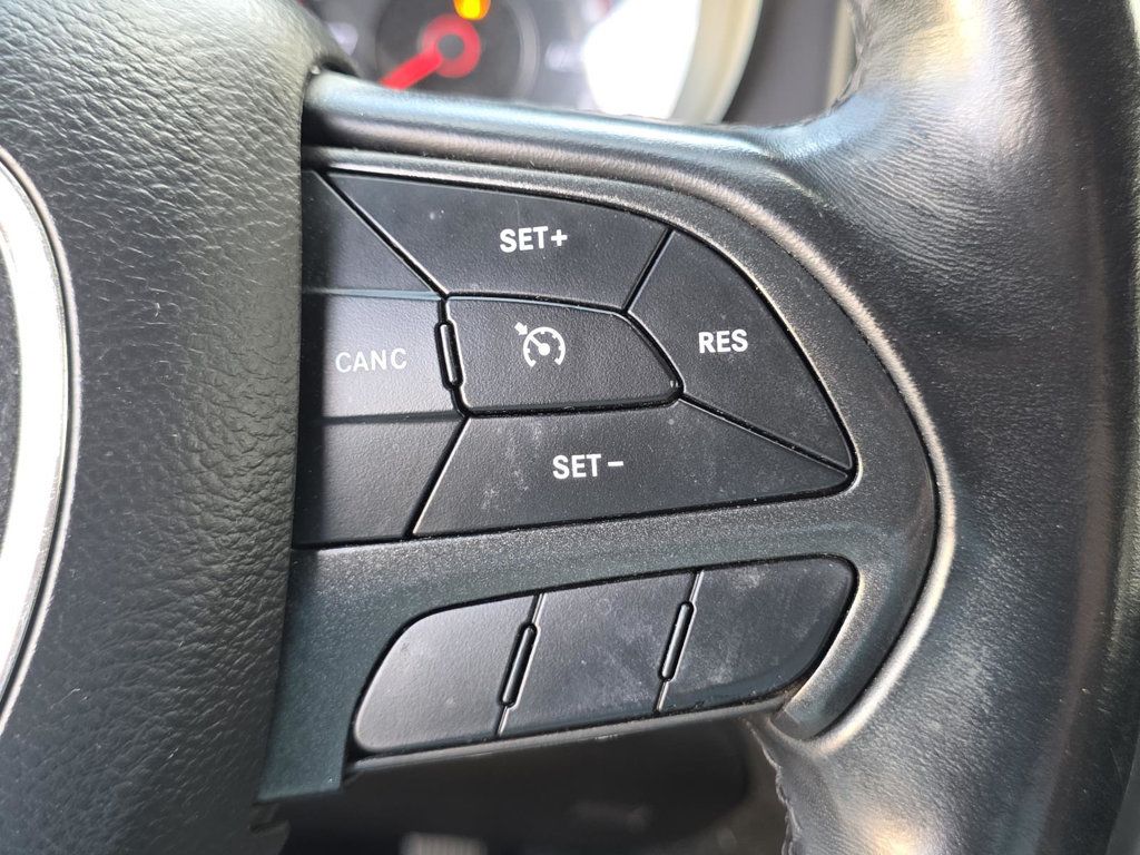 2019 Dodge Charger SXT photo 22