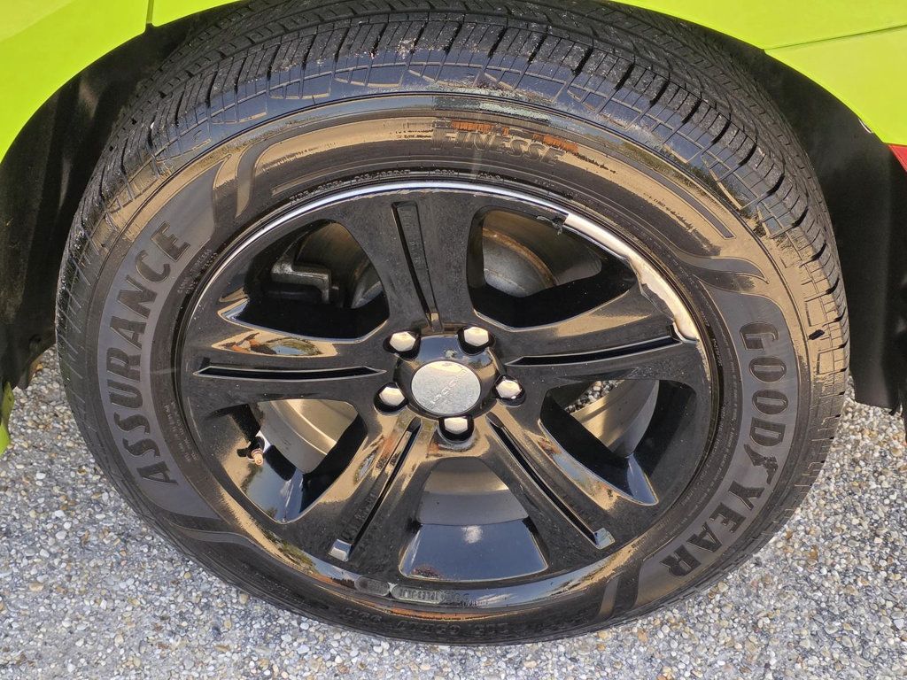 2019 Dodge Charger SXT photo 28