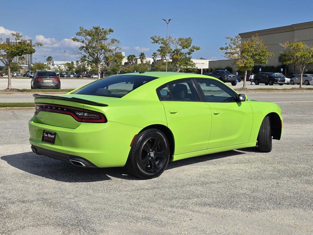 2019 Dodge Charger SXT photo 5