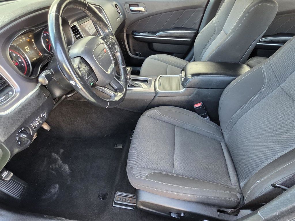 2019 Dodge Charger SXT photo 6