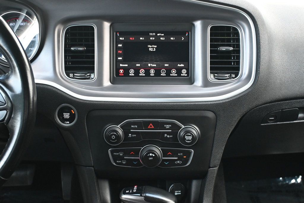 2019 Dodge Charger SXT photo 8