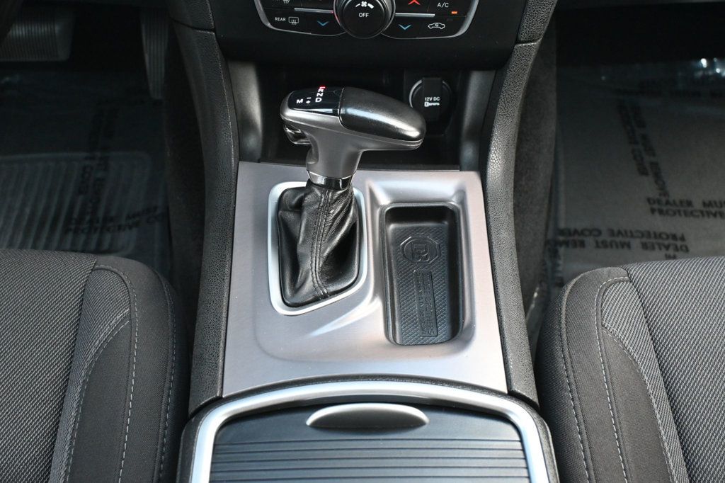2019 Dodge Charger SXT photo 10
