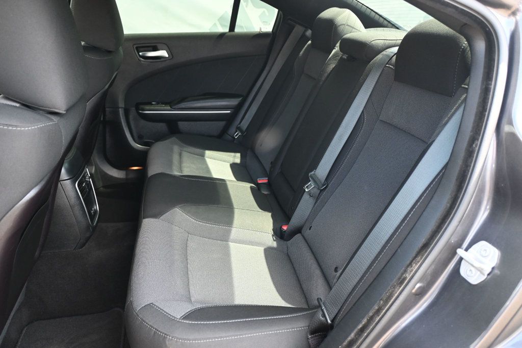 2019 Dodge Charger SXT photo 12