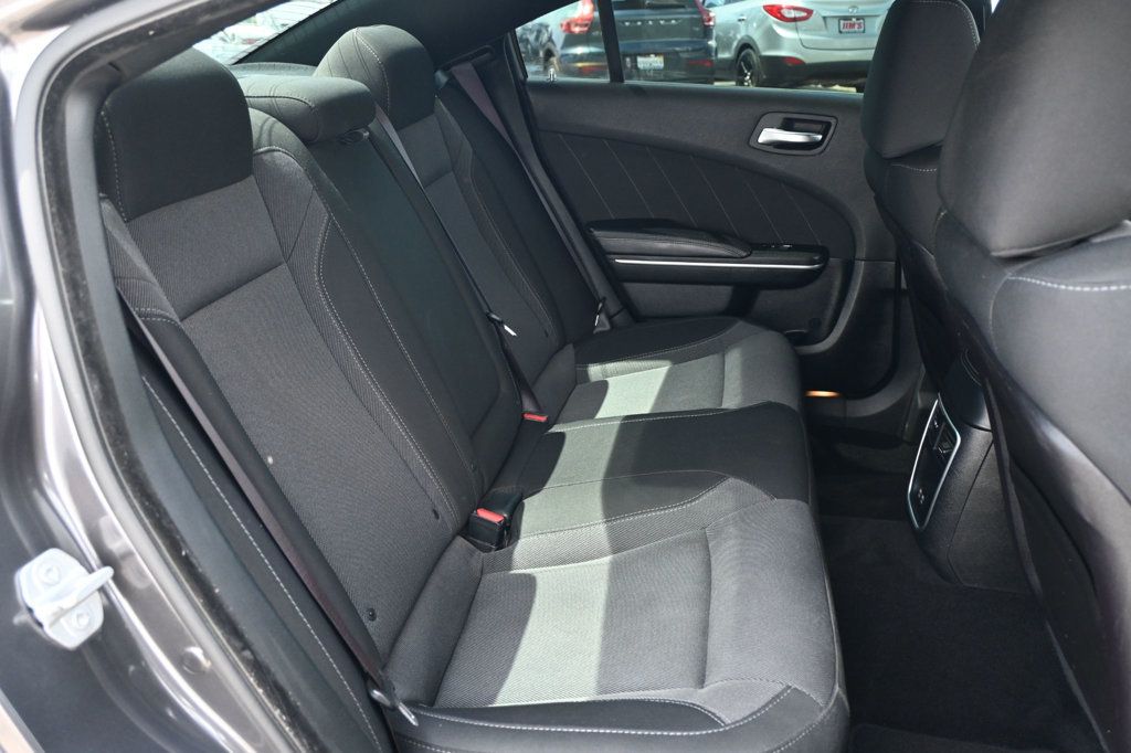 2019 Dodge Charger SXT photo 14