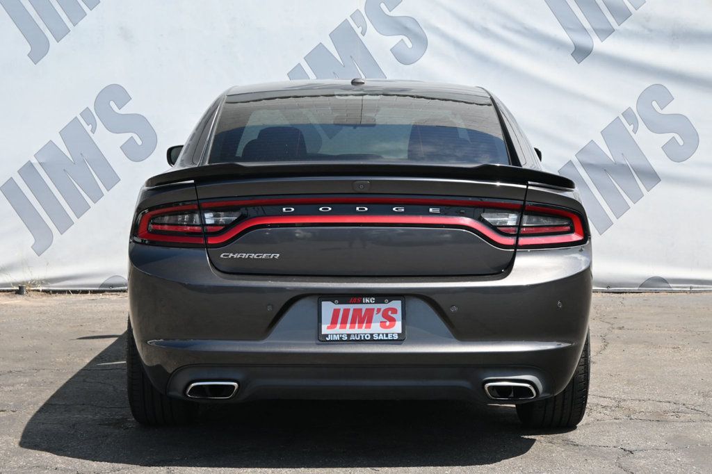 2019 Dodge Charger SXT photo 4