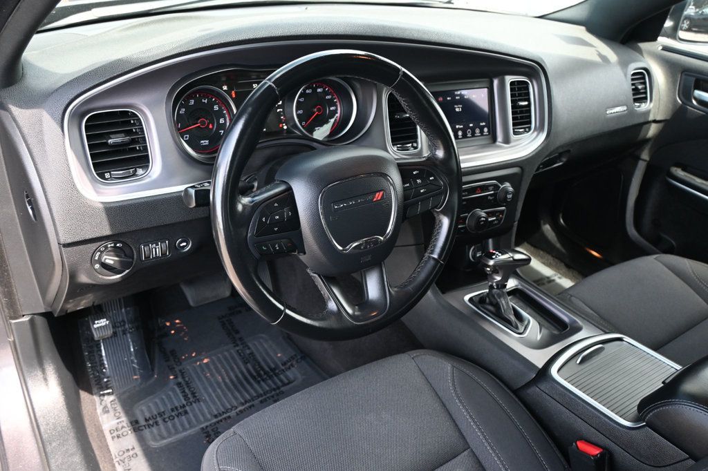 2019 Dodge Charger SXT photo 5