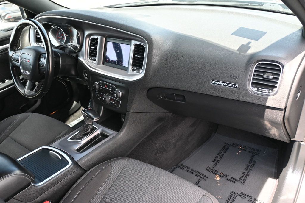 2019 Dodge Charger SXT photo 6