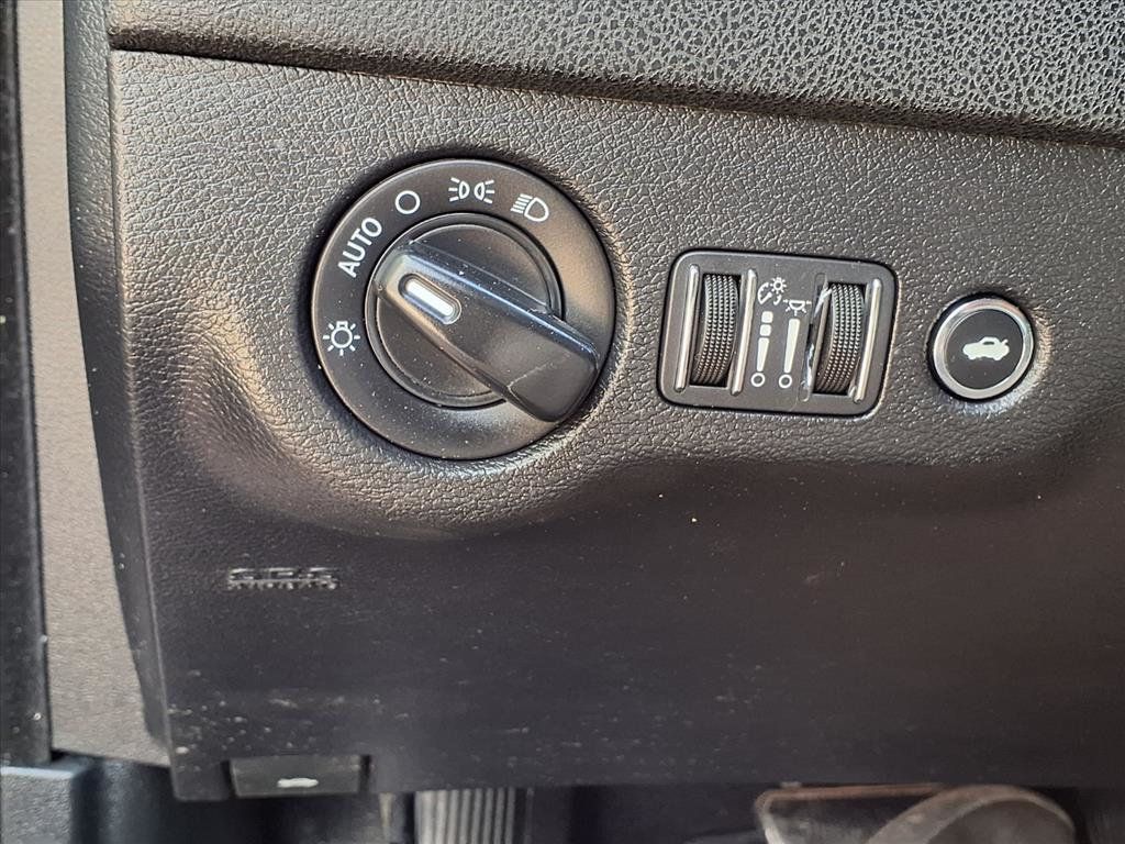 2019 Dodge Charger SXT Sedan 4D - 22915973 - 12