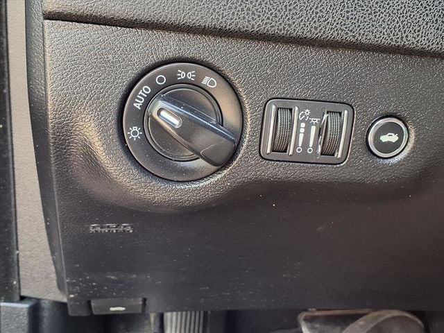 2019 Dodge Charger SXT Sedan 4D - 22915973 - 12