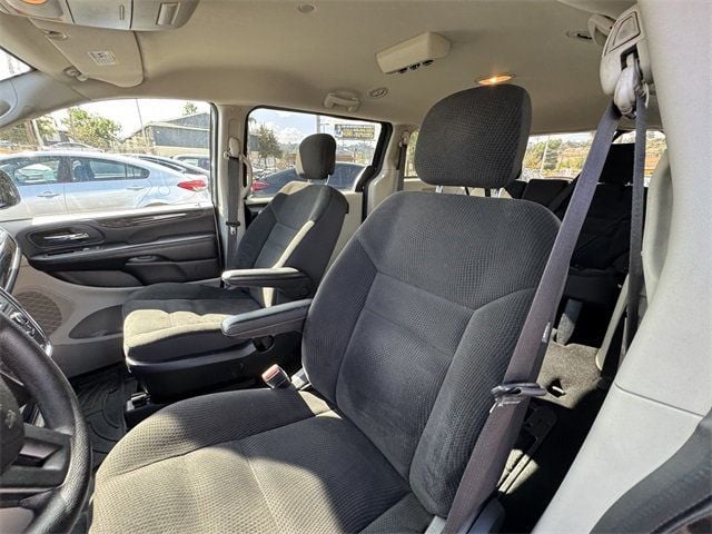 2019 Dodge Grand Caravan SE - 22675329 - 16