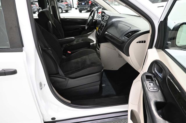 2019 Dodge Grand Caravan SE Mobility Handicap Van - 22987339 - 14