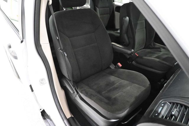 2019 Dodge Grand Caravan SE Mobility Handicap Van - 22987339 - 15