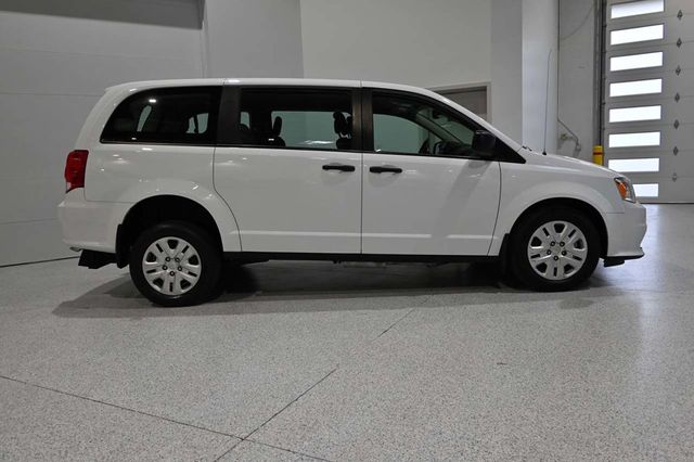 2019 Dodge Grand Caravan SE Mobility Handicap Van - 22987339 - 4
