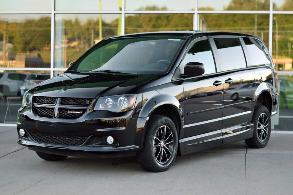 2019 Dodge Grand Caravan SE Plus photo 3