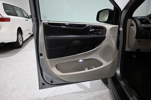 2019 Dodge Grand Caravan SXT - 22982251 - 28