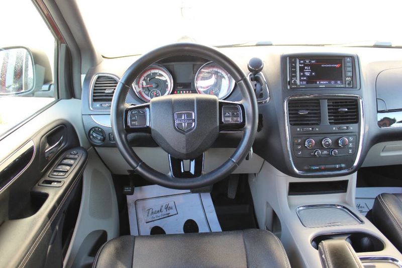 2019 Dodge Grand Caravan SXT 4dr Mini Van - 22889870 - 19