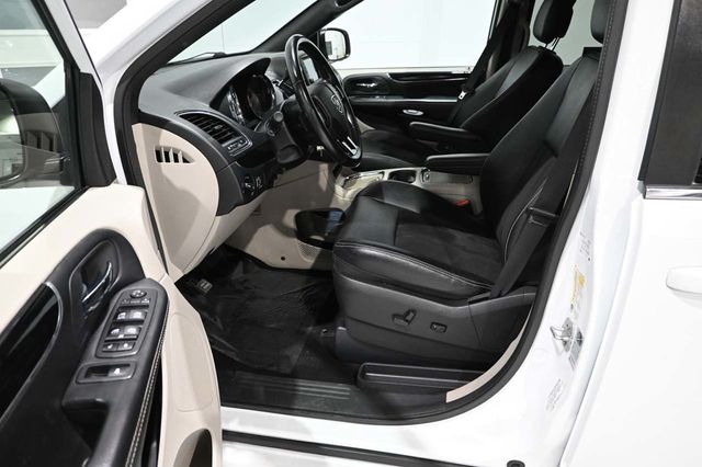 2019 Dodge Grand Caravan SXT Mobility Handicap Van - 22992712 - 12