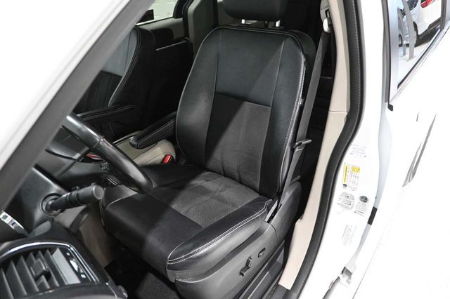 2019 Dodge Grand Caravan SXT Mobility Handicap Van - 22992712 - 14