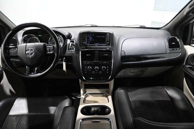 2019 Dodge Grand Caravan SXT Mobility Handicap Van - 22992712 - 19