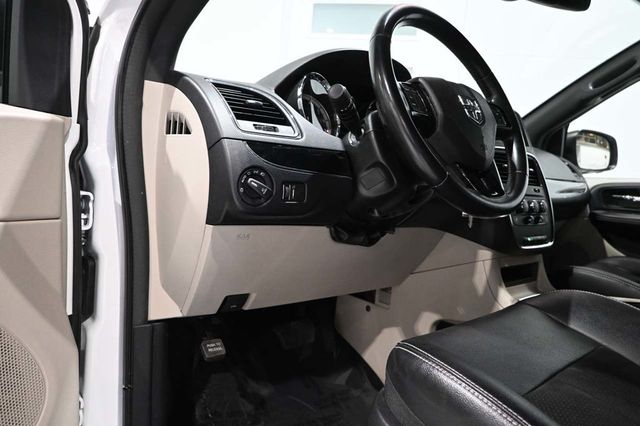 2019 Dodge Grand Caravan SXT Mobility Handicap Van - 22992712 - 27