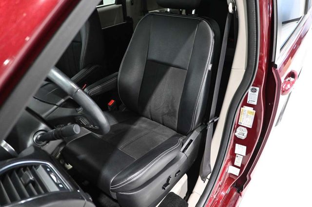 2019 Dodge Grand Caravan SXT Mobility Handicap Van - 23085262 - 13