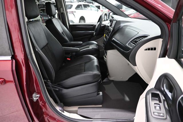 2019 Dodge Grand Caravan SXT Mobility Handicap Van - 23085262 - 14